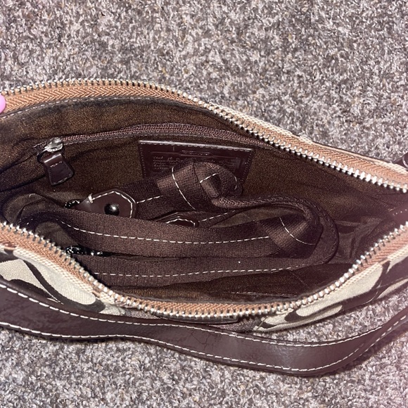 Small COACH Purse - Picture 3 of 4